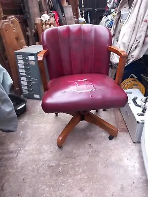 Captains Swivel Chair • £50