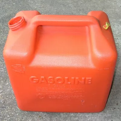 ViNTAGE CHiLTON USA MADE P500 PRE BAN 5 GALLON PLASTiC GASOLiNE GAS CAN NO SPOUT • $59.95