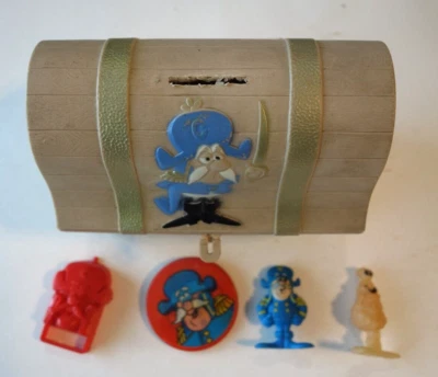 $20 • Buy Lot Of Vintage Cap'n Crunch Cereal Items (chest, Button, PVC Figure, Soggie)