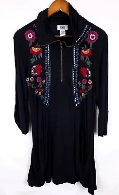 Monroe And Main Gray Mock Neck Floral Embroidered Tunic 1/4 Zip - Size Medium • $13.95