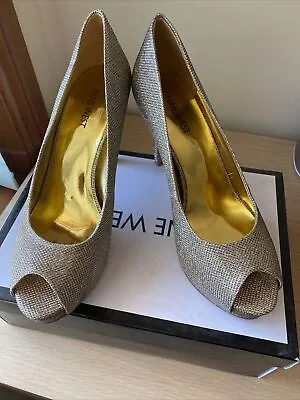 Nine West Size 9 Gold Shoe BNIB • $55