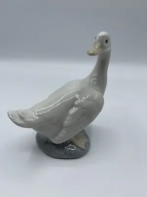 Nao By Lladro Duck/goose Looking Backwards • £8.50