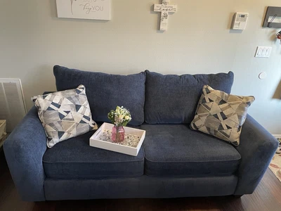 $100 • Buy Navy Blue Couch With Couch