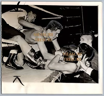 1965 Eddie Gonzales Bob Rodrequez Boxers Golden Gloves Press Photo S1 • $199.95