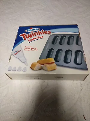 NEW HOSTESS TWINKIES CAKES Bake Set W/ Pastry Bag & Tips + Recipe Booklet - FUN! • $25