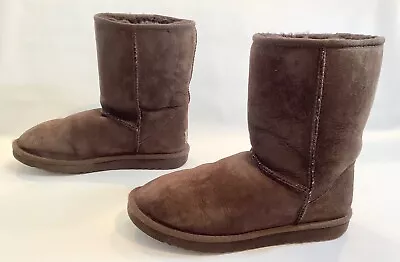 UGG Australia Classic 5825 Chocolate Brown Suede Short Winter Boots Size-8 • $24.99