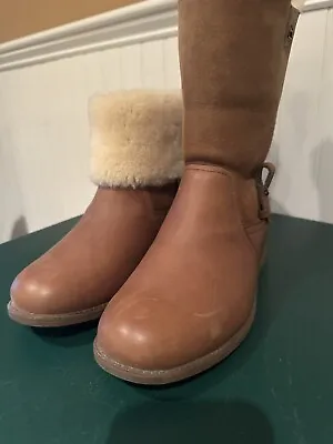 Ugg Chyler Boot • $20