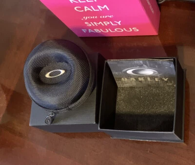 $2500 • Buy Oakley Gearbox Gold Mint Polished/Matte/Swiss/Sapphire Black Dial Men's Watch!