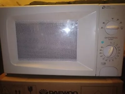 Daewoo Microwave 700w • £16