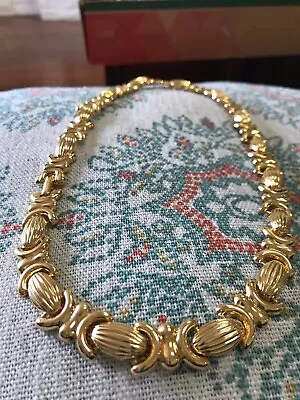 Vintage Gold Tone Signed Avon XO Polished Ribbed Goldtone Necklace 18 3/4 • $11.04