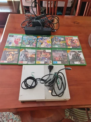 $200 • Buy XBOX One S 512Gb With HDMI Cable, Kinnect Motion Sensor And 10 Games