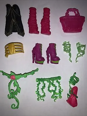 MONSTER HIGH Venus Mcflytrap Lot: Wave 1 Ghoul Spirit Zombie Shake Swim Class • $40