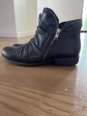 Eos Boots 38 • $49