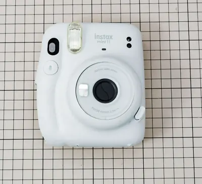 PARTS - Fujifilm Instax Mini 11 Instant Film Camera - White • £20