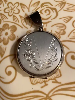 Vintage NOS Silver Tone Etched Engraveable Locket Pendant Necklace Estate 2.5  • $12