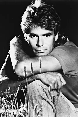 Richard Dean Anderson As Angus Macgyver In Macgyver Kneels Down 24X18 Poster • $24.99