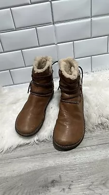 UGG Boots Womens 7 Caspia Shearling Style Brown Leather Sheepskin Ankle Top 1932 • $40
