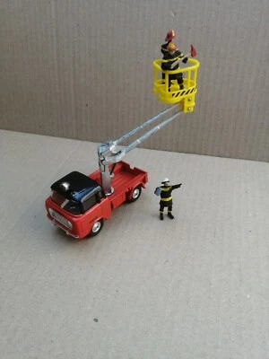 £14.99 • Buy Corgi Toys Code 3 Jeep FC-150 EMERGENCY FIRE RESCUE Hydraulic Lift & Figures. 