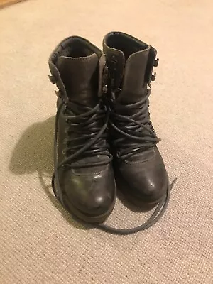 £10 • Buy Carvela Grey Wedge Ankle Boots Size 6 - VCG