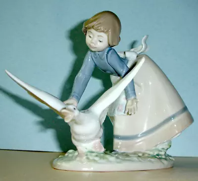 Lladro Wild Goose Chase 1989 Porcelain Girl Figurine #5553 Excellent Condition • $112.90