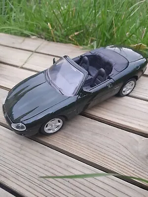 Maisto  Jaguar Xk8 Scale 1:24 • £7.99