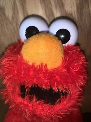 Hasbro Sesame Street 14  Love To Hug Elmo 2018 Speak English & Spanish *READ • $10.99