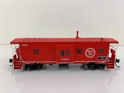 Walthers  932-40471  Missouri Pacific (MP) Bay Window Caboose #13682 HO Scale • $30