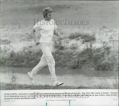 1972 Press Photo Ryan O'Neal Exercises On Set Of  The Thief Who Came To Dinner  • $9.99