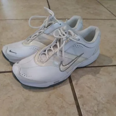 Nike FCS Womens Trainers Sneakers White Size 7 EUC • $12.99