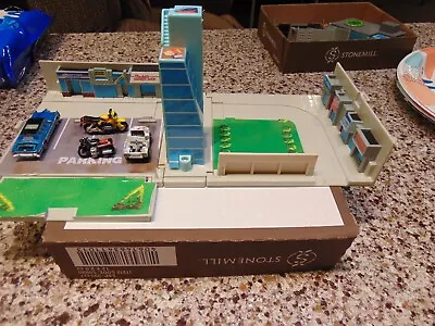 VINTAGE GALOOB MICRO MACHINES HOTEL PLAYSET With 4 Vehicles • $12