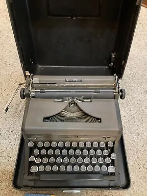 Vintage 1940's Royal Quiet De-Luxe Working Typewriter With Portable Case • $55