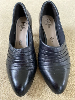 £10 • Buy M&S FOOTGLOVE - BLACK LEATHER COURT SHOES - 7cm HEEL - SIZE 5