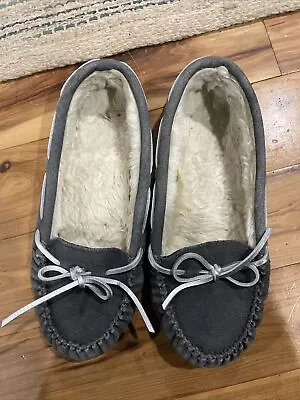 Cabela's Gray Suede Leather Fleece Lined Moccasin Slippers Womens 8 • $19.99