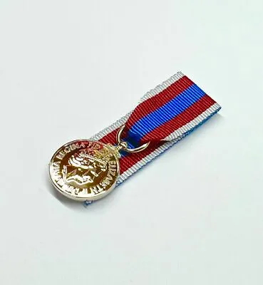 £6 • Buy Queen's Platinum Jubilee Medal (Miniature) - COURT MOUNTED OR LOOSE WITH RIBBON