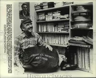 1979 Press Photo Brooks Clift Brother Of Actor Monty Clift With Memorabilia • $17.99