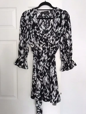 £3 • Buy Lipsy Ladies Dress BlackWhite Size 8 V Neck Tie Belt Button Detail To Front Side