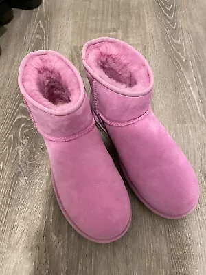 Womens Light Pink Uggs Size 11 • $10.50