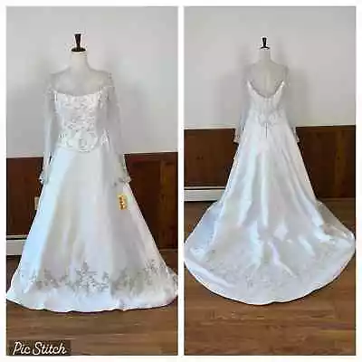 **Beautiful Mori Lee Satin A Line Wedding Gown! • $89