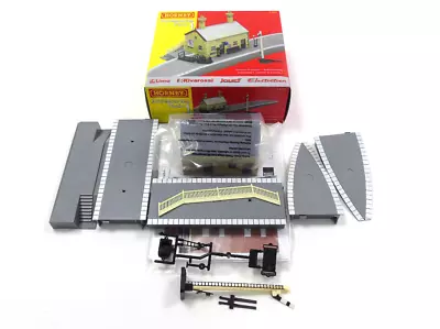 Hornby OO Gauge Extension Pack 1 Station & Platform W/ Ramps - R8227 New Boxed • £47.99