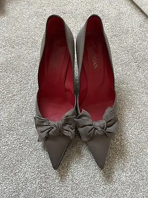 £15 • Buy Cadogan Taupe Bow Shoes.  Size 6.5 (EU39.5)
