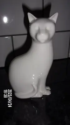 £10 • Buy Stunning Poole Pottery  White Cat 6.25 