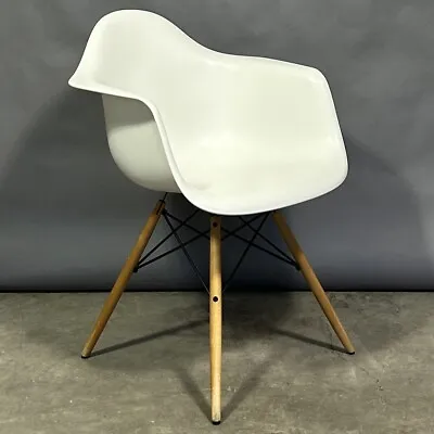 VITRA DAW Eames Plastic Armchair White Meeting Dining Visitors Desk Office • £190