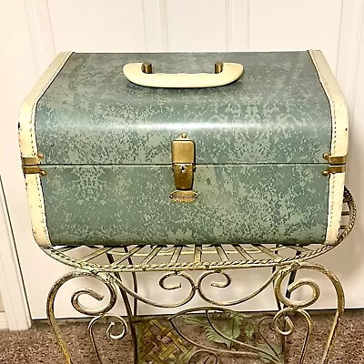 Train Case Vanity Case Hard Side Vtg Turquoise MAXIMILLION NY NY Gold W/Key • $32