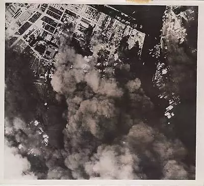 WORLD WAR Ll ~ B-29 SUPERFORTRESSES BOMBING PORT CITY OF OSAKA JAPAN - 1945 • $25