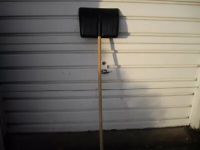 £12 • Buy 2X SNOW SHOVELS SPADE 140cm WOODEN HANDLE MUCKING GARDEN WIDE 42cm SCOOP