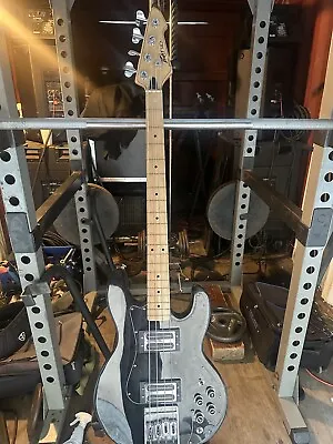 Peavey T-40 Bass Guitar • $950