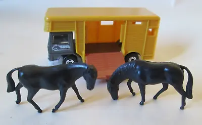 1977 Matchbox Bedford Horsebox W/Black Horse Figures #49 Horse-Box 1/64 • $10.98