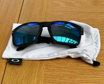 Oakley Holbrooks: Prism Sapphire Polarised Lenses With Matt Carbon Frame • £165