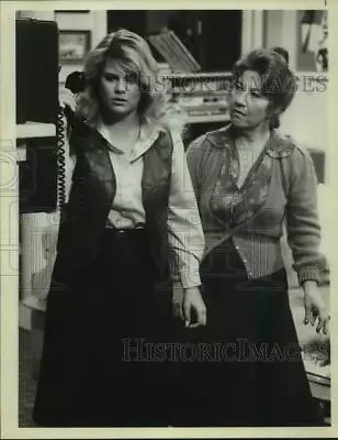 1981 Press Photo Charlotte Ray And Lisa Whelchel On The Facts Of Life On NBC. • $15.99