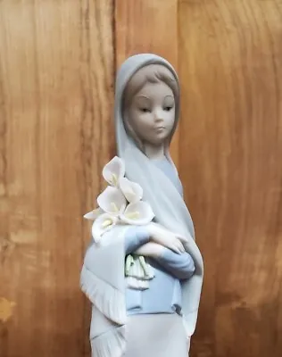  LladrÓ - Girl With Calla Lilies - Figurine - #4650 • $38